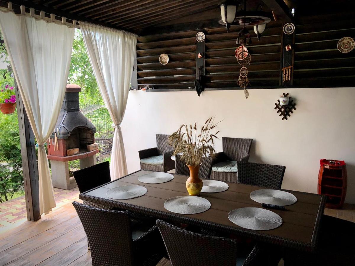 Casa Paunescu Milostea Экстерьер фото