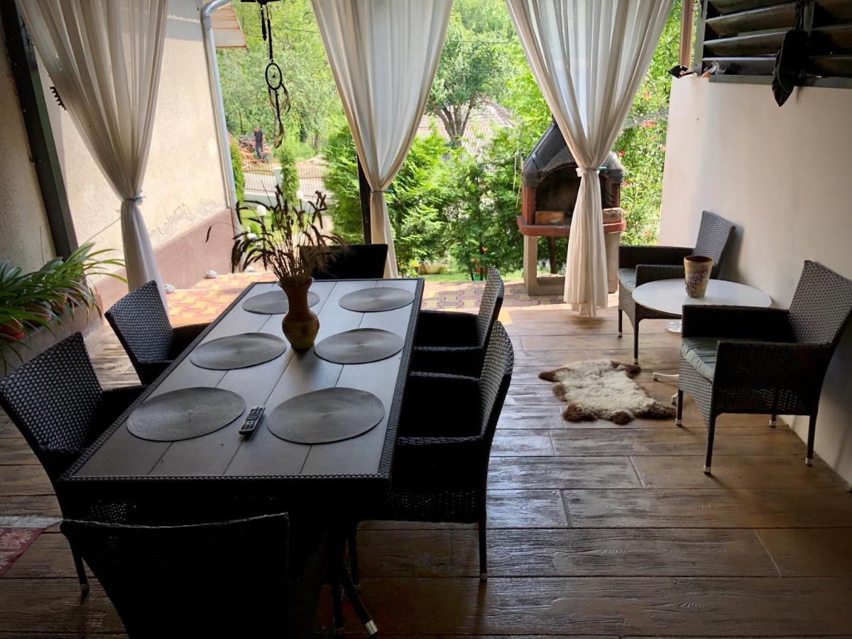 Casa Paunescu Milostea Экстерьер фото