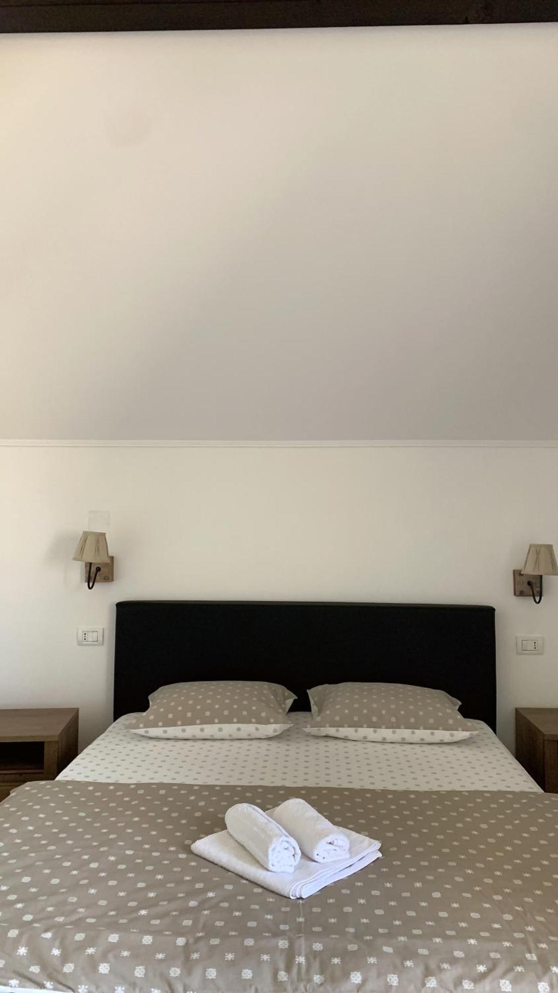 Casa Paunescu Milostea Экстерьер фото
