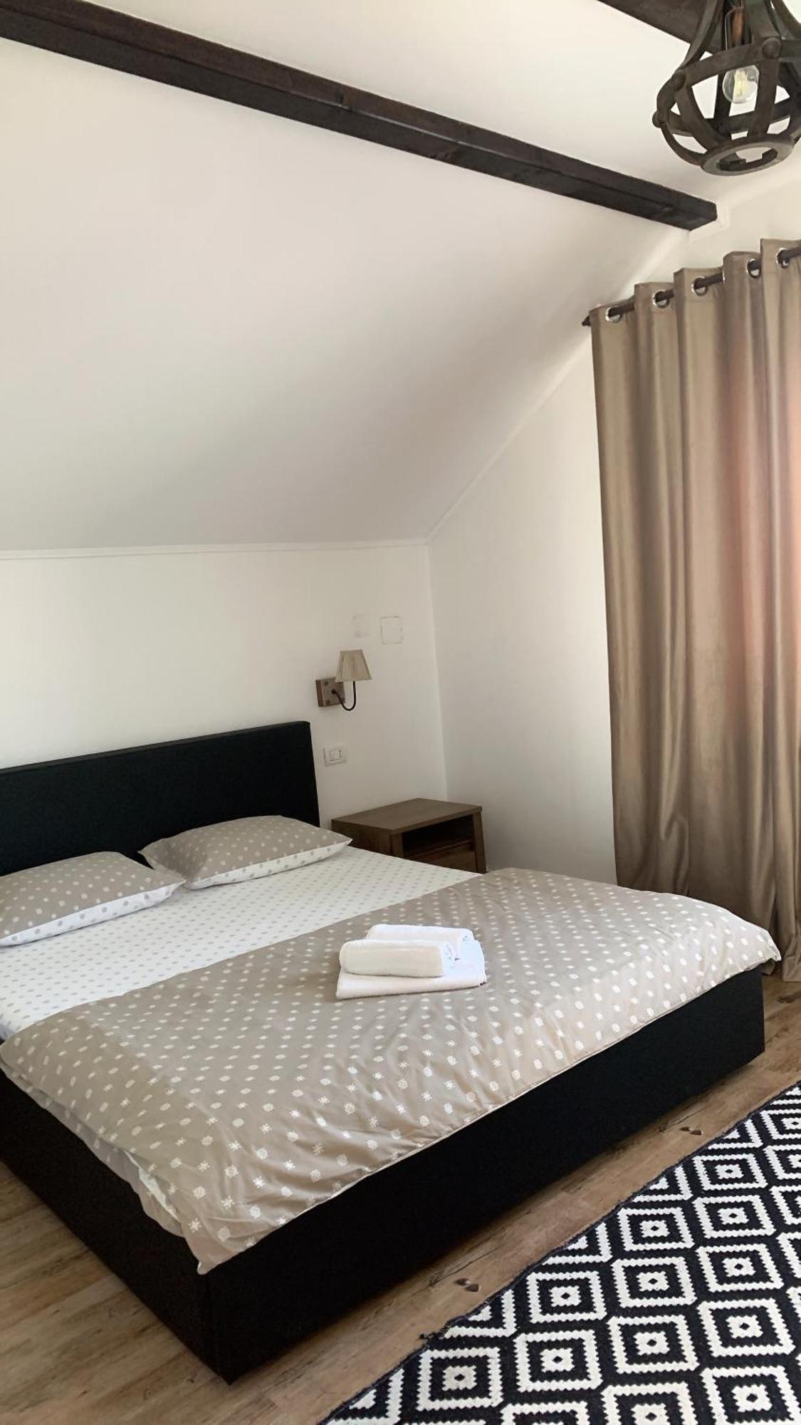 Casa Paunescu Milostea Экстерьер фото